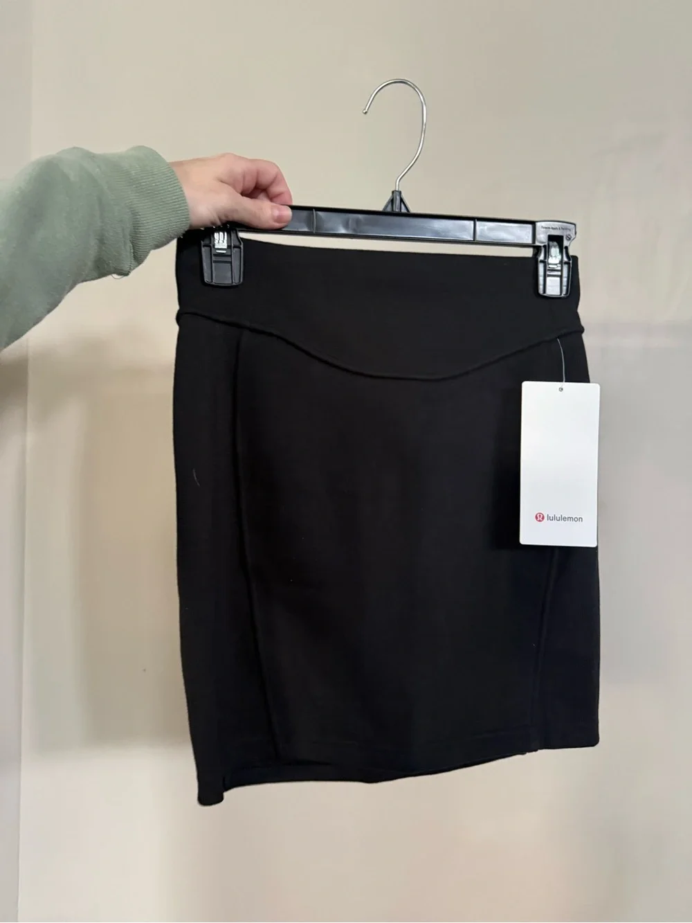 Lululemon Black Women’s Mini Skirt - Picture 4 of 6